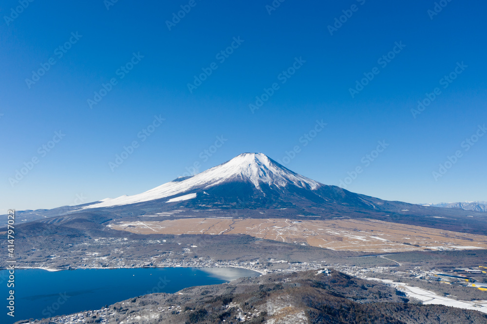 富士山　山中湖　冬　雪景色　ドローン空撮