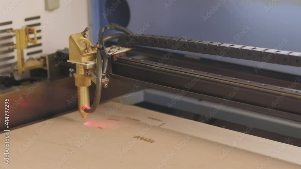 Cnc laser cutting machine cuts wooden plank and plywood Cnc laser cutting machine cuts wooden plank and plywood
