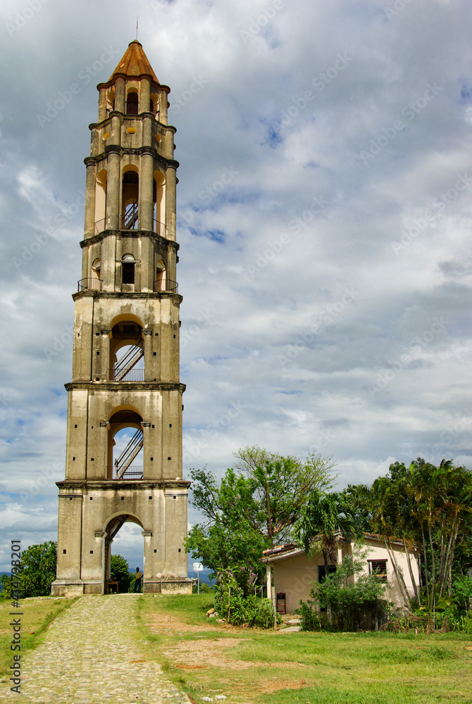 La tour d'esclavage de Macana Iznaga chargée d'histoire sur la route de Trinidad, vallée des indigènes, Cuba