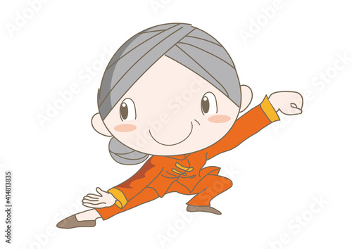 太極拳・ポーズをとるシニア女性