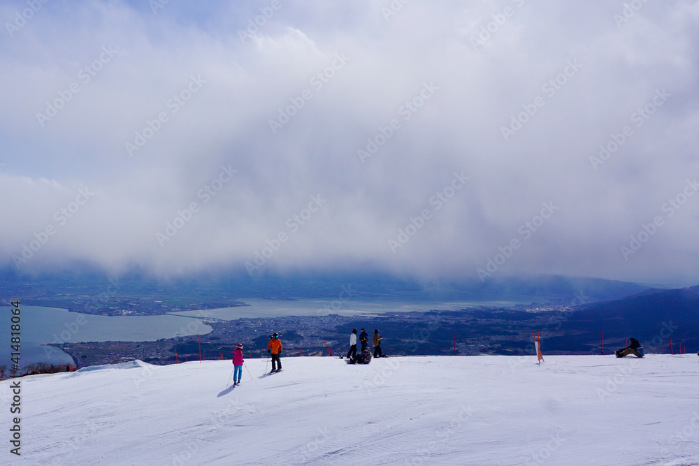 日本の琵琶湖のスキー場