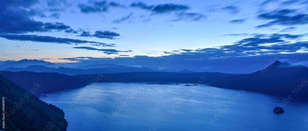 夜明け前の摩周湖のパノラマ情景 北海道stock Photo Adobe Stock 夜明け前の摩周湖のパノラマ情景 北海道stock Photo Adobe Stock