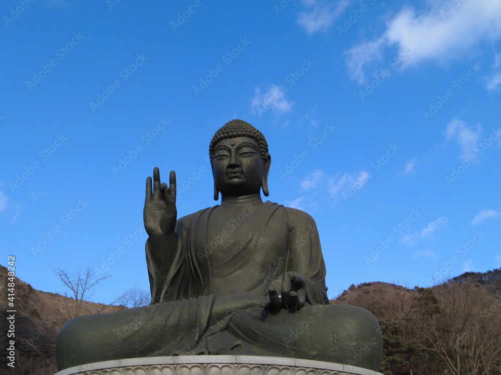 Fototapeta premium BIG BUDDA STATUE ON THE TEMPLE