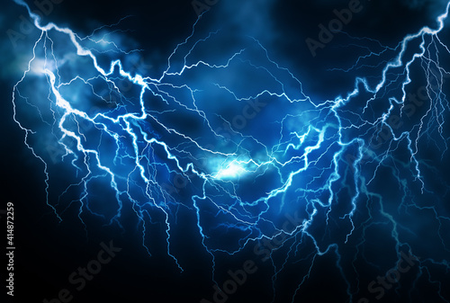 Fotografia Flash of lightning on dark background. Thunderstorm