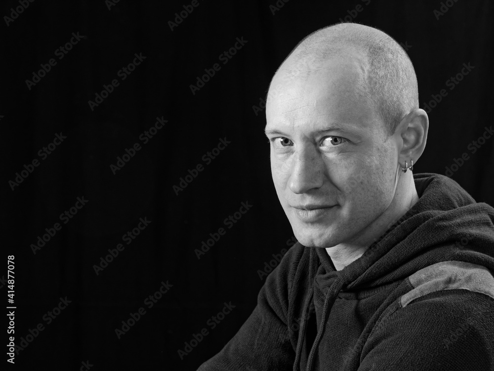 Fototapeta premium bw portrait of a bald man on a black background