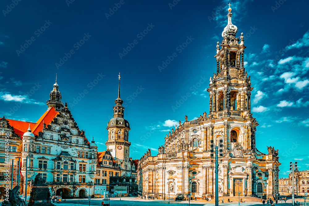 Fototapeta premium DRESDEN, GERMANY- SEPTEMBER 08, 2015 :Dresden Frauenkirche (Church of Our Lady) is a Lutheran church in Dresden. Saxony, Germany.