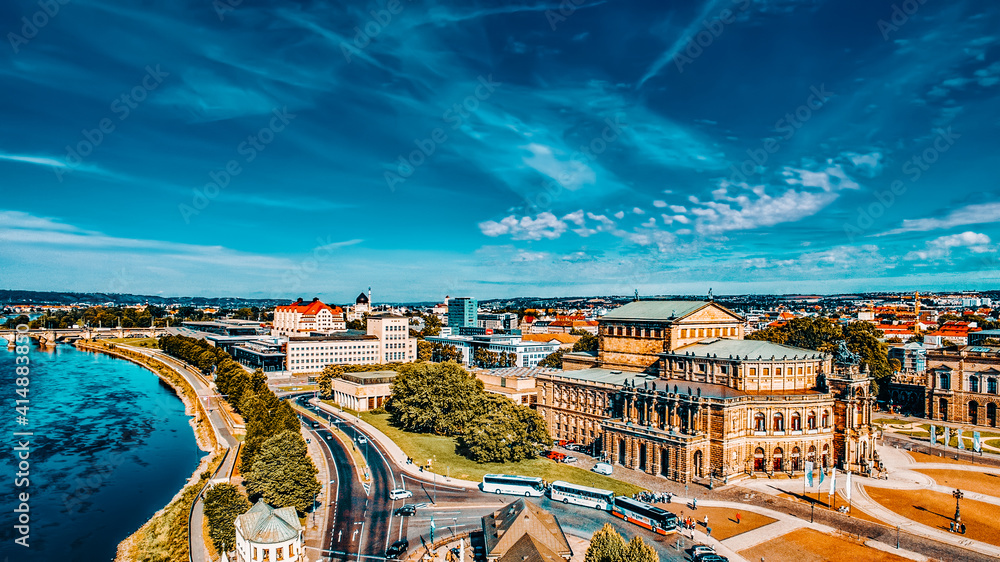 Obraz premium Semperoper is the opera house of the Sachsische Staatsoper Dresden (Saxon State Opera) and the concert hall of the Sachsische Staatskapelle Dresden. Saxony, Germany.