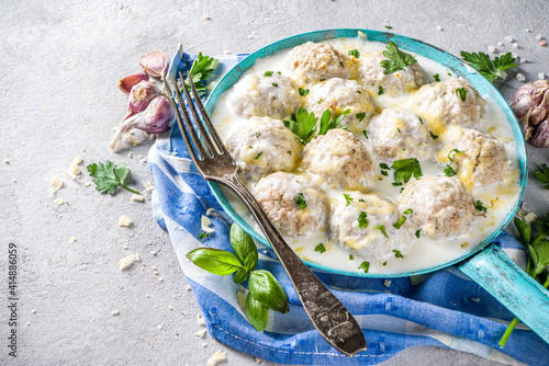 Obraz na plátně Swedish meatballs in creamy sauce