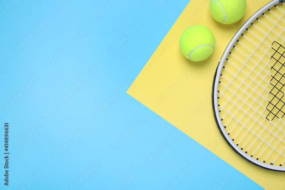 Fototapeta premium Tennis racket and balls on color background, flat lay. Space for text