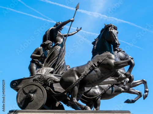 Fotografie Boudicea and Her Daughters bronze monument statue erected in 1902 at the end of