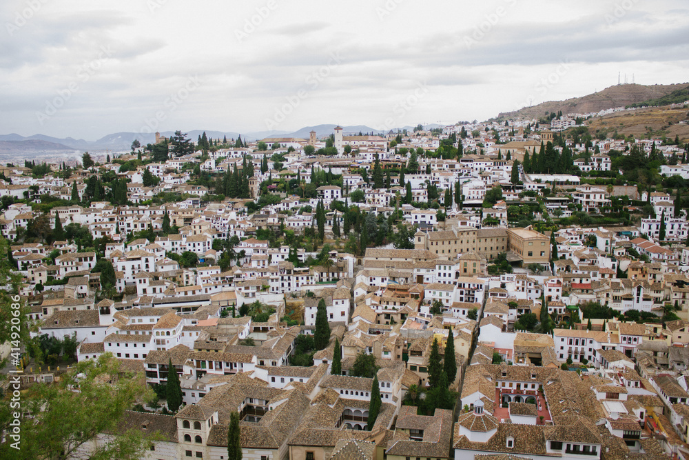 Ciudad de Granada vista desde la Alhambra en Andalucía Ciudad de Granada vista desde la Alhambra en Andalucía