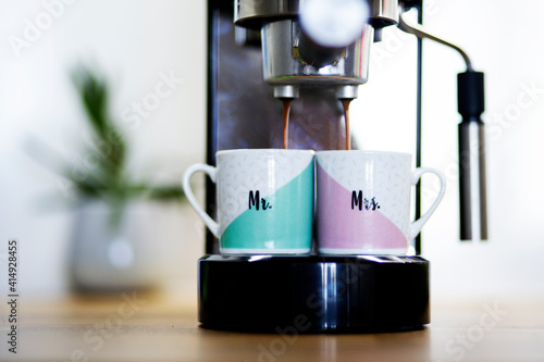 Εκτύπωση καμβά Two cups of coffee with the signs MR and MRS