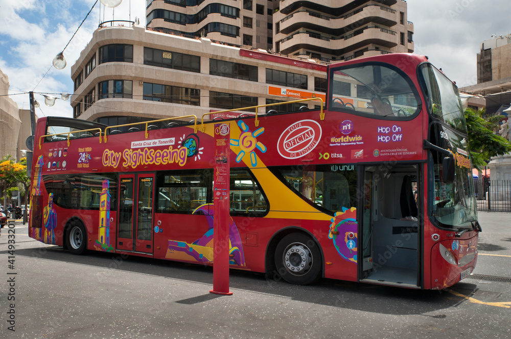 Fotka „Hop on hop off bus, Santa Cruz de Tenerife, Canary Islands Fotka „Hop on hop off bus, Santa Cruz de Tenerife, Canary Islands