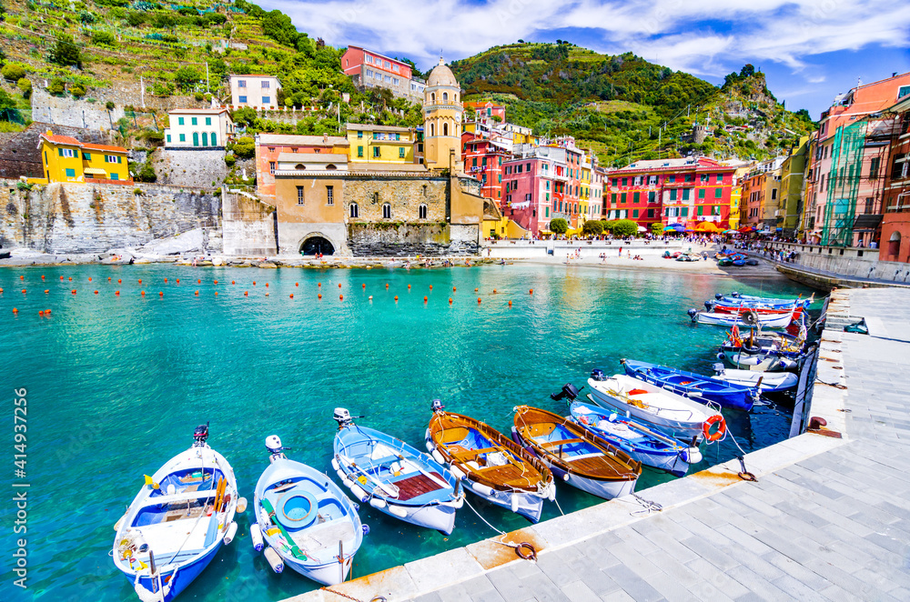 Vernazza marina in Cinque Terre, ligurian Italy