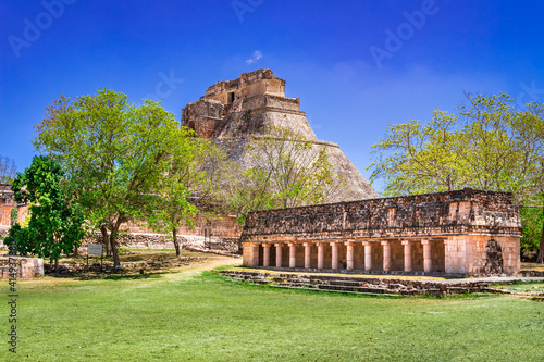 Obraz na płótnie Uxmal, Mexico - Pyramid of the Magician, Maya Empire w salonie