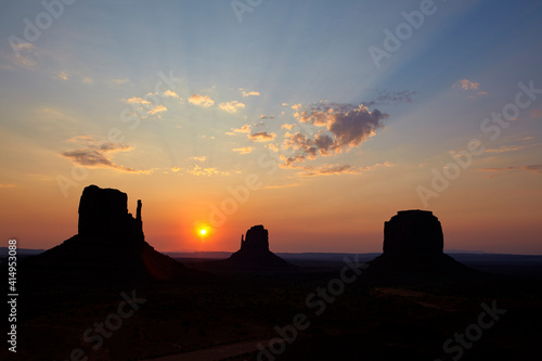 Sunrise over the Monument Valley from the Artist's point, Arizona, United States © Massimo Pizzotti