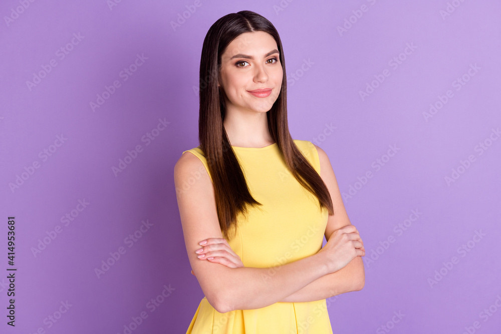 Obraz premium Portrait of attractive cheerful girl wearing yellow blouse folded arms isolated over violet purple pastel color background