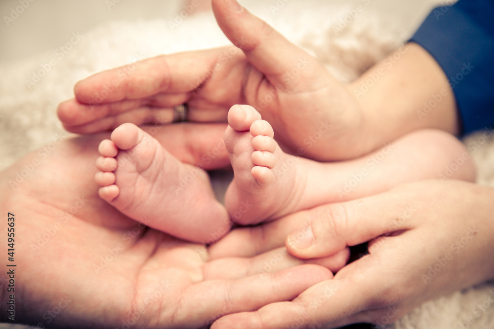 Parents holding the feet of their newborn baby... Parents holding the feet of their newborn baby...