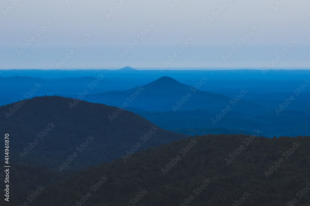 Fototapeta premium Montañas azules