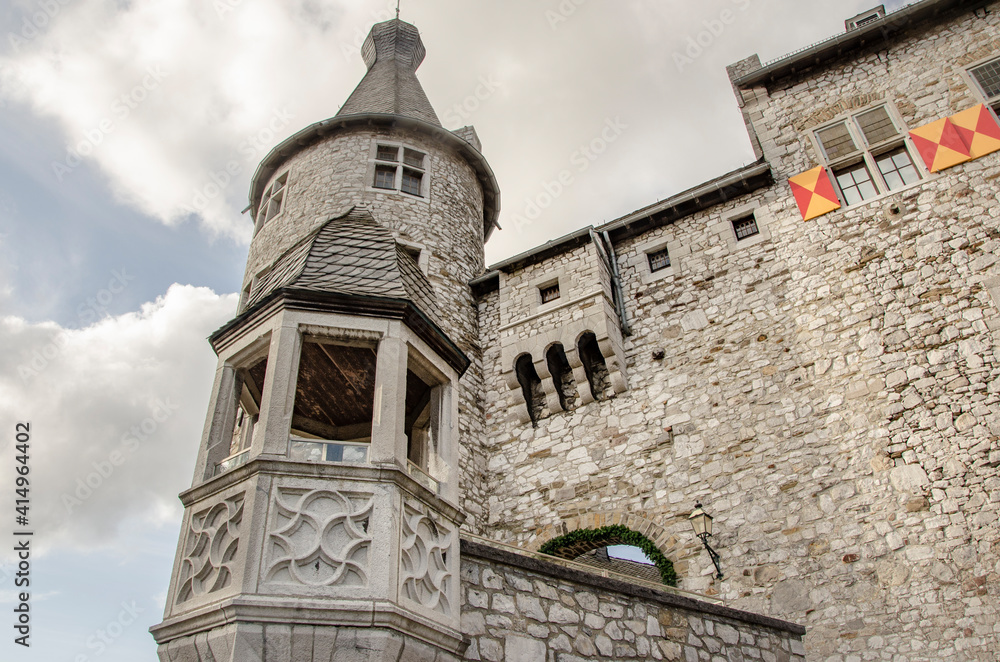 Die Burg Stolberg erhebt sich auf einem steilen Kalkfelsen inmitten der Stolberger Altstadt in Stolberg (Rheinland) Die Burg Stolberg erhebt sich auf einem steilen Kalkfelsen inmitten der Stolberger Altstadt in Stolberg (Rheinland)