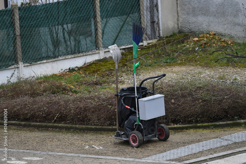 poubelle roulante photo