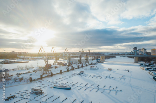 Canvastavla Frozen bridge harbor
