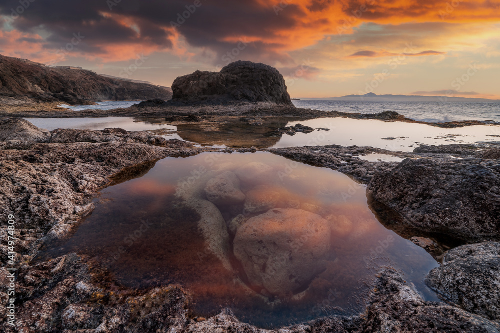 Obraz premium seascape. puddles on the coast of Galdar. gran canaria.