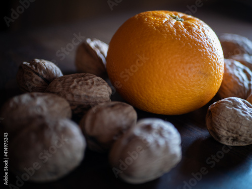 Noix et orange