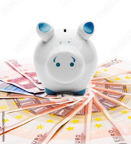 Sparschein auf Geldscheinen in Eurowährung