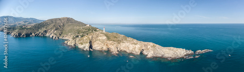 Panoramique du Cap Béar en Pays Catalan sur la côte vermeille (vue aérienne) photo