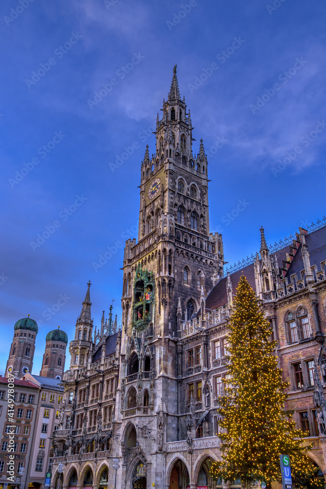 Rathaus am Marienplatz zur Weihnachtszeit, München, Bayern, Deutschland