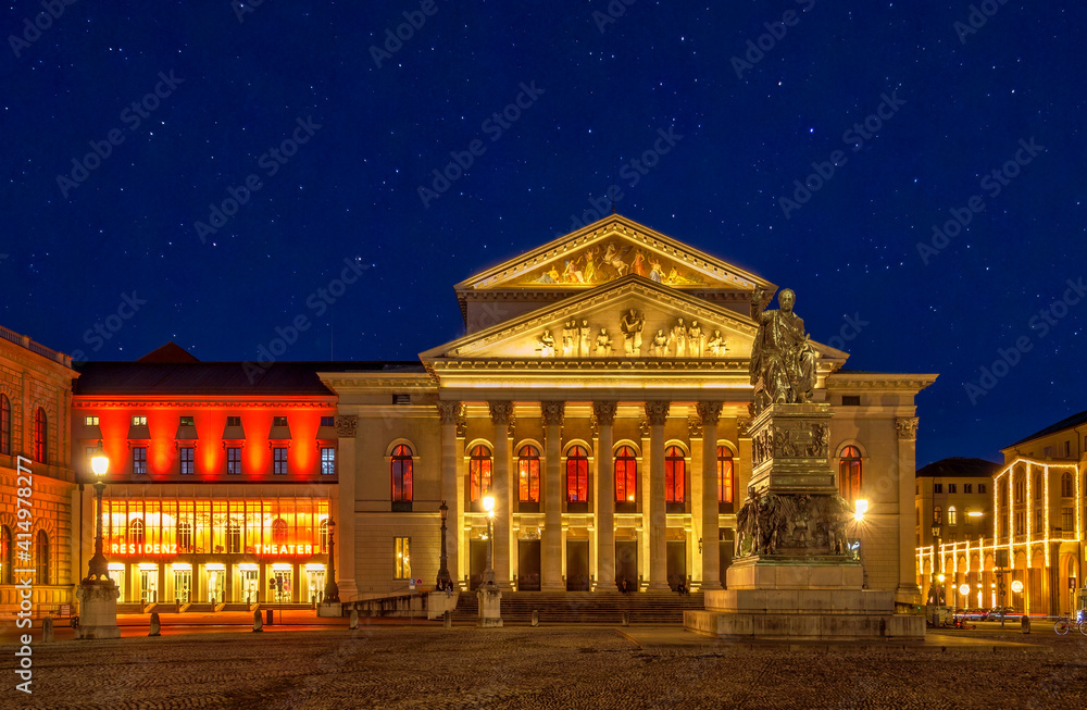 Bayerische Staatsoper bei Nacht, München, Bayern, Deutschland
