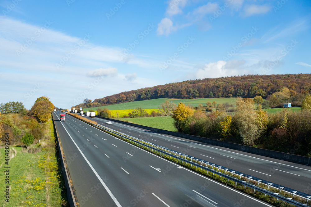 Autobahn in Deutschland mit Verkehr Autobahn in Deutschland mit Verkehr