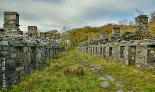 Obraz na plátně Old wokers cottages in slate quarry