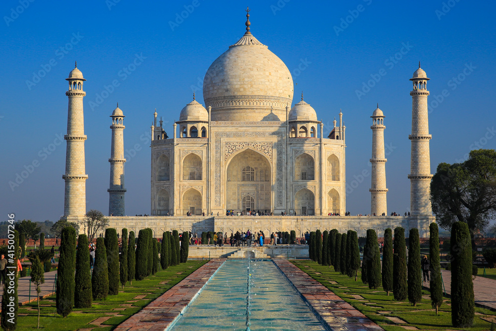 Obraz premium Taj Mahal Arrival, Agra, India
