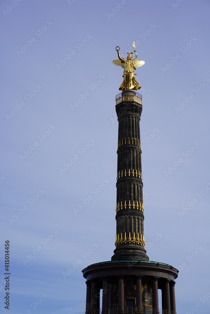 Vorderansicht Siegessäule Berlin, Panorama, Himmel, Sonnenschein, freie Fläche Vorderansicht Siegessäule Berlin, Panorama, Himmel, Sonnenschein, freie Fläche