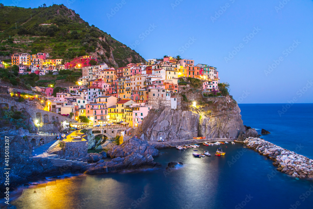 Picturesque coastal village of Manarola, Cinque Terre, Italy. 
