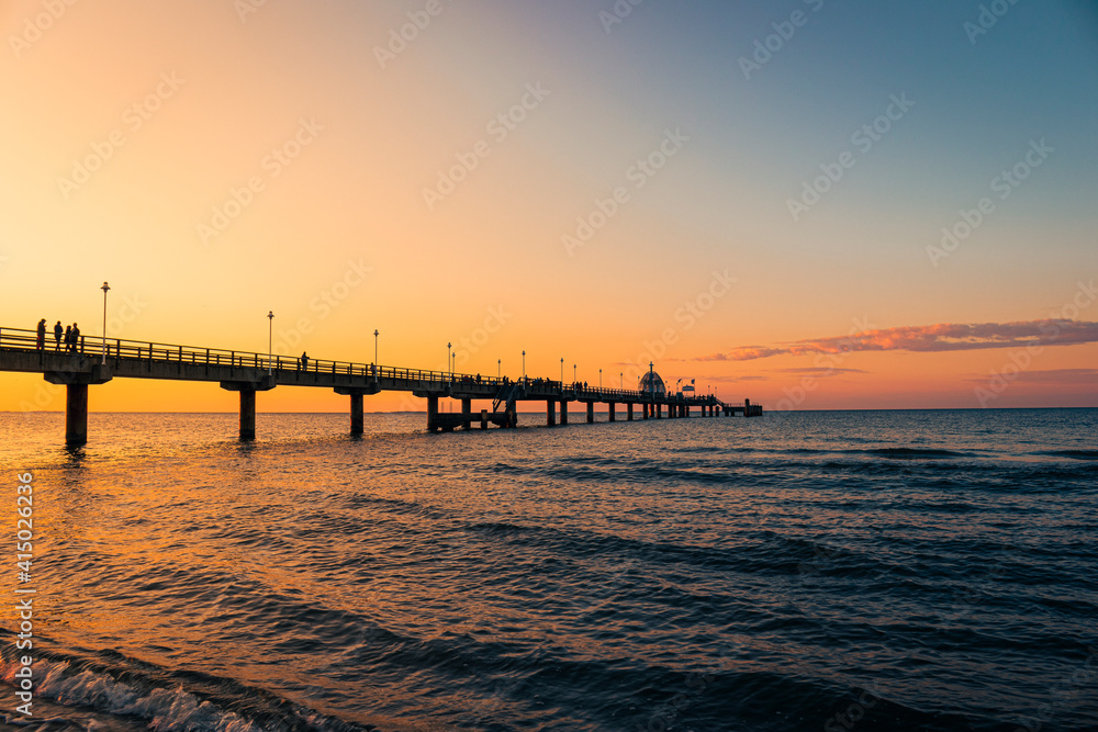 Sonnenuntergang über der Ostsee an der Seebrücke Zinnowitz auf Usedom