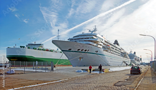 Kreuzfahrtschiff in Bremerhaven während des Lockdowns, Kreuzfahrten während Corona © Gabriele Rohde