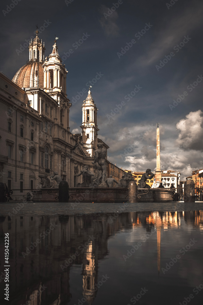 Naklejka premium reflection of Piazza navona in Rome