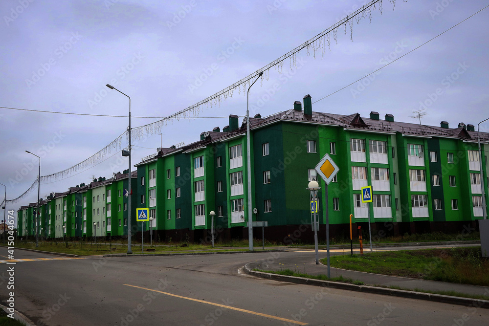 Φωτογραφία Residential houses in Labytnangi town by summer, Yamalo-Nenets Autonomous Region