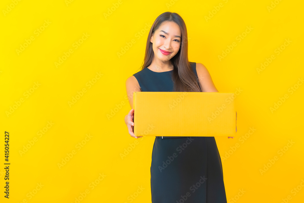 Portrait beautiful young asian business woman with brown box ready for shipping Portrait beautiful young asian business woman with brown box ready for shipping