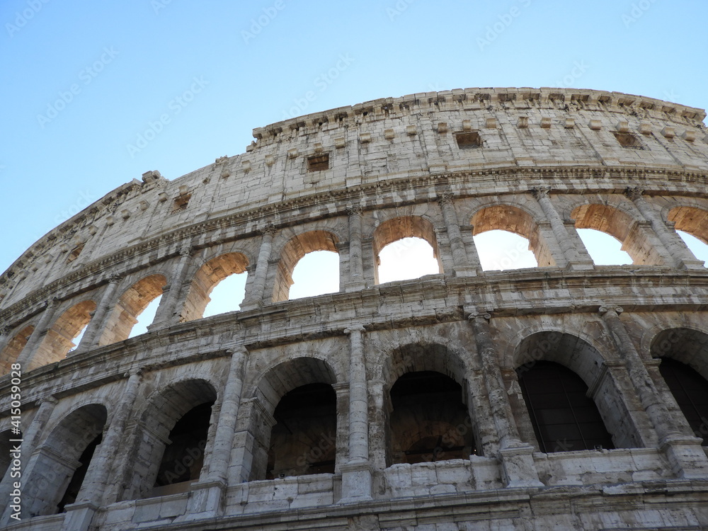 Coliseo en Roma, Italia. Recorrido arquitectónico. Detalles