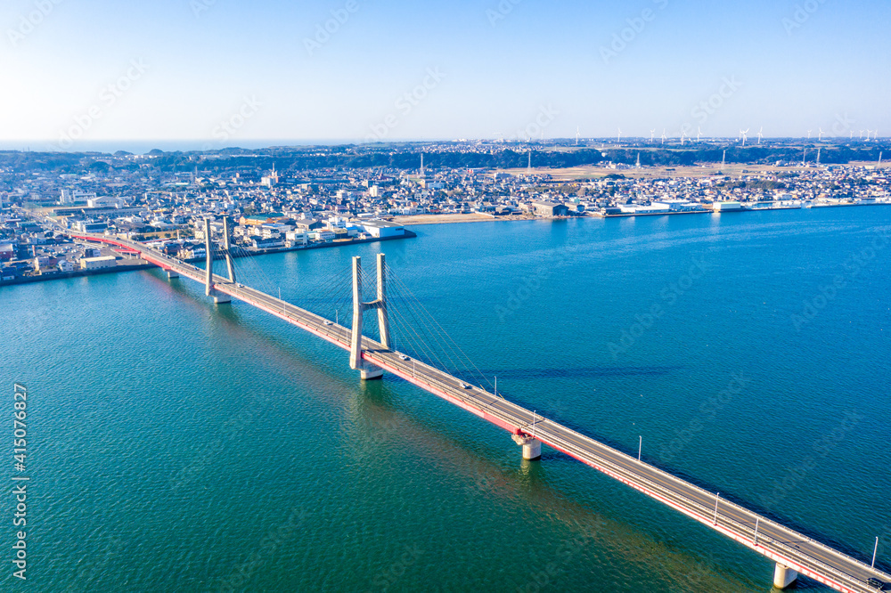 冬の早朝の銚子大橋と利根川河口（千葉県銚子市）