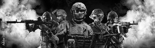 Fotografía Portrait of five military men
