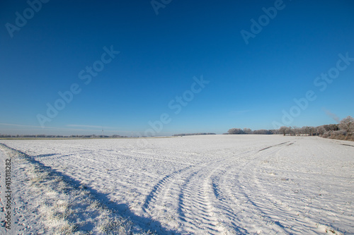 Verschneites Feld 02