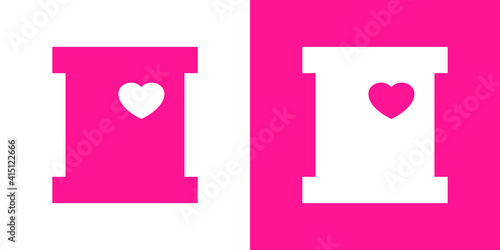 Logotipo con letra inicial I con corazón en fondo rosa y fondo blanco