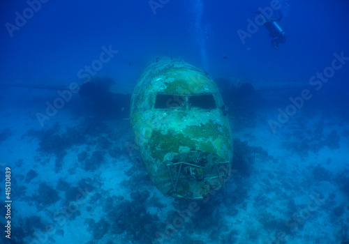  scuba divers , coral reef , caribbean sea Aruba 