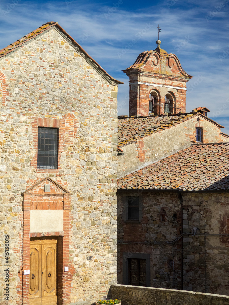 Obraz premium Europe, Italy, Chianti. Church and bell tower in a Tuscan town.