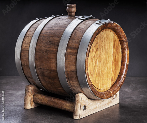 barrel made of crushed oak for infusing alcoholic beverages